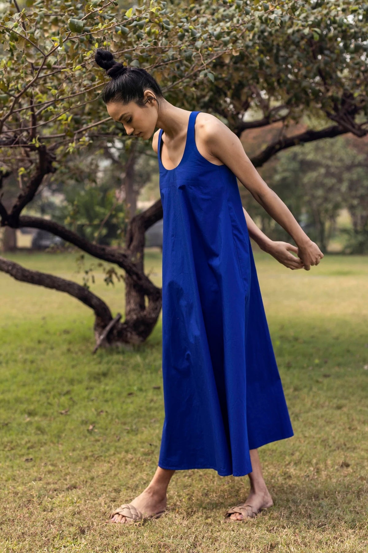 Ocean Tide Sleeveless Midi Dress in Electric Blue